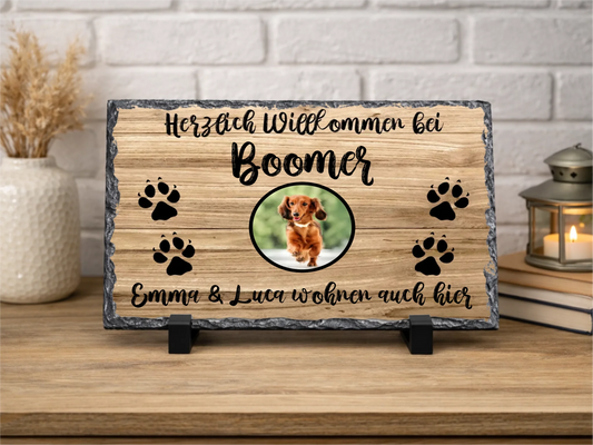 Personalisierte Schiefertafel 20x30cm | Personalisiertes Metallschild 20x25cm – Herzlich Willkommen bei Hund / Katze / Haustier mit Foto, Namen und Wunschtext | Willkommensschild Haustür