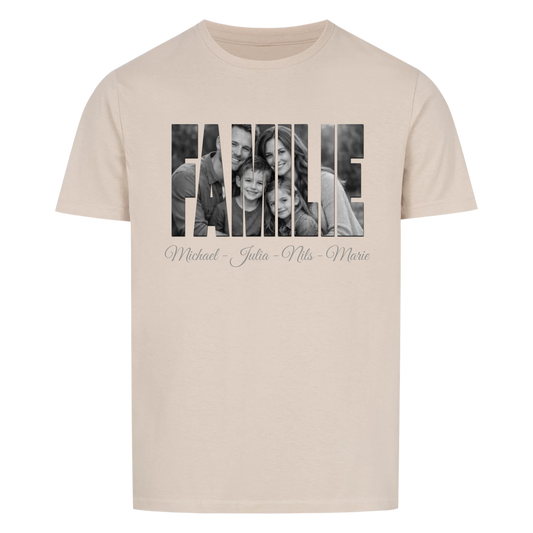 Family picture with photo and desired names - personalized unisex T-shirt for men and women