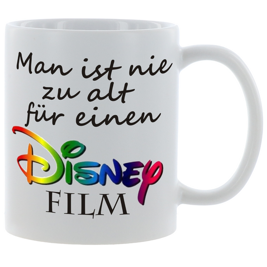 Weiße Tasse mit Spruch „Man ist nie zu alt für einen Disney Film“ in bunter Disney-Schrift – Geschenk für Disney-Fans